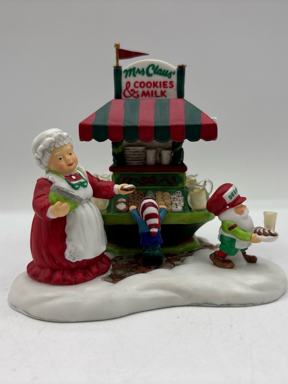 Department 56 2003 Vintage HVC North Pole Mrs Claus Cookies & Milk 56.56861 EUC